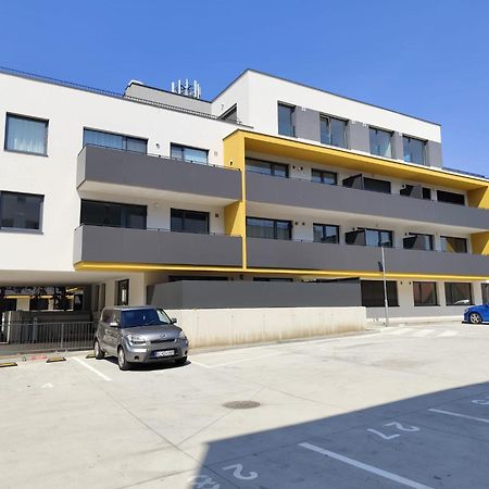 2 Room Apartment, New Building, Balcony, 208 Rovinka Dış mekan fotoğraf