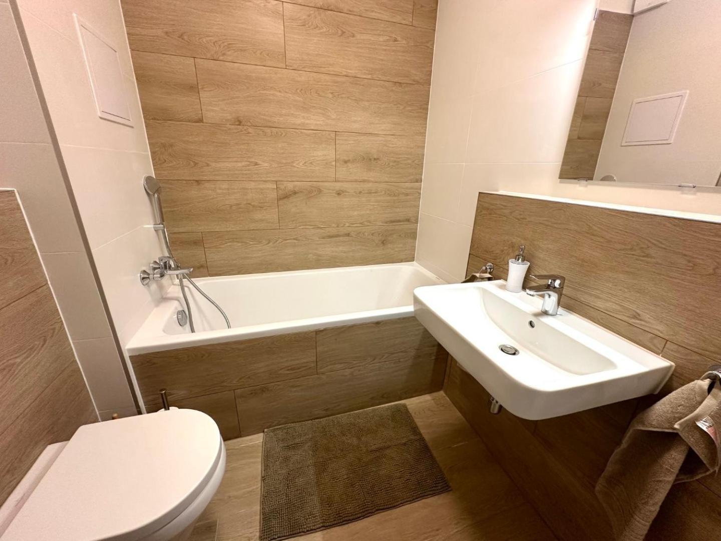 2 Room Apartment, New Building, Balcony, 208 Rovinka Dış mekan fotoğraf