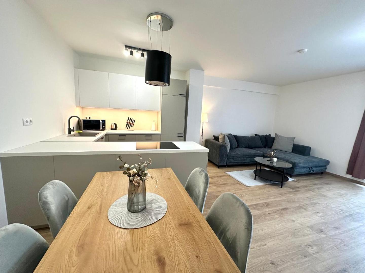 2 Room Apartment, New Building, Balcony, 208 Rovinka Dış mekan fotoğraf