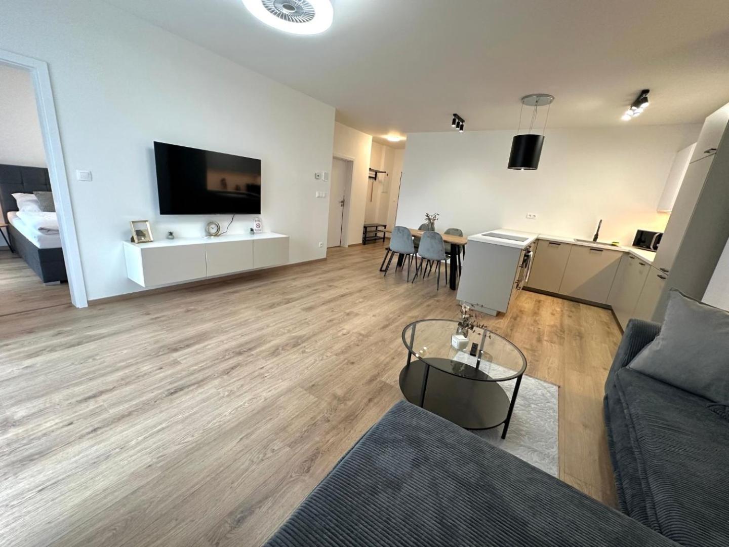 2 Room Apartment, New Building, Balcony, 208 Rovinka Dış mekan fotoğraf