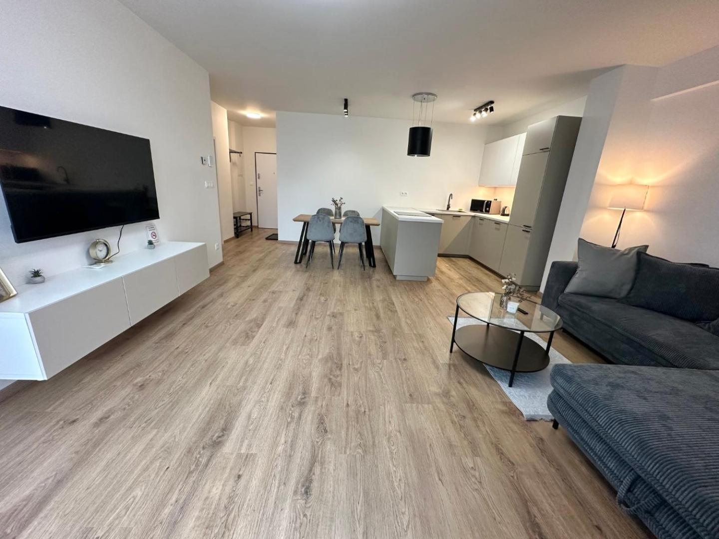 2 Room Apartment, New Building, Balcony, 208 Rovinka Dış mekan fotoğraf